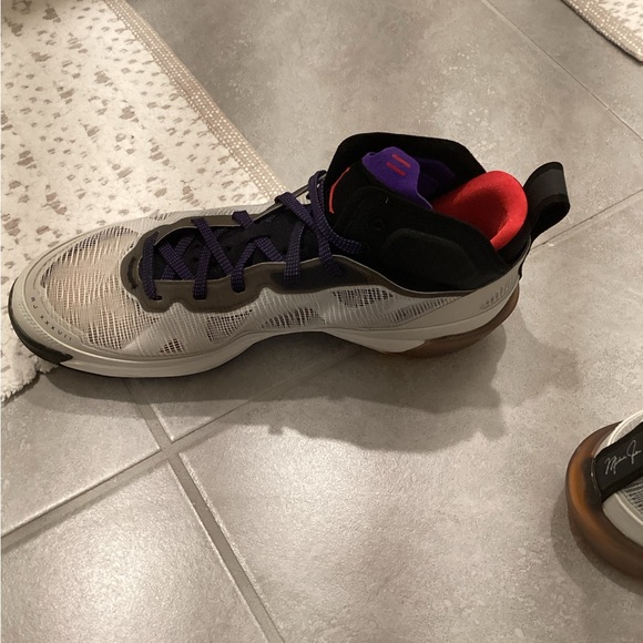 Men’s jordan shoes - Picture 5 of 6